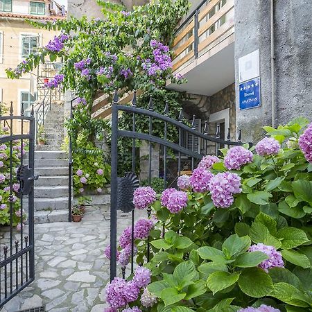 Apartments Sara Хвар Экстерьер фото