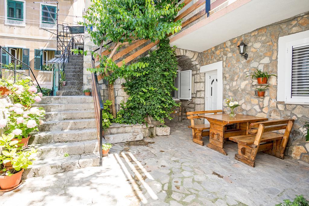 Apartments Sara Хвар Экстерьер фото