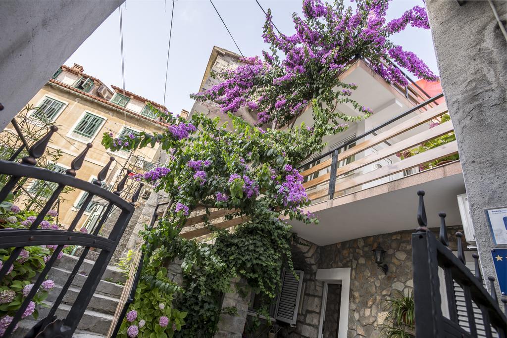 Apartments Sara Хвар Экстерьер фото