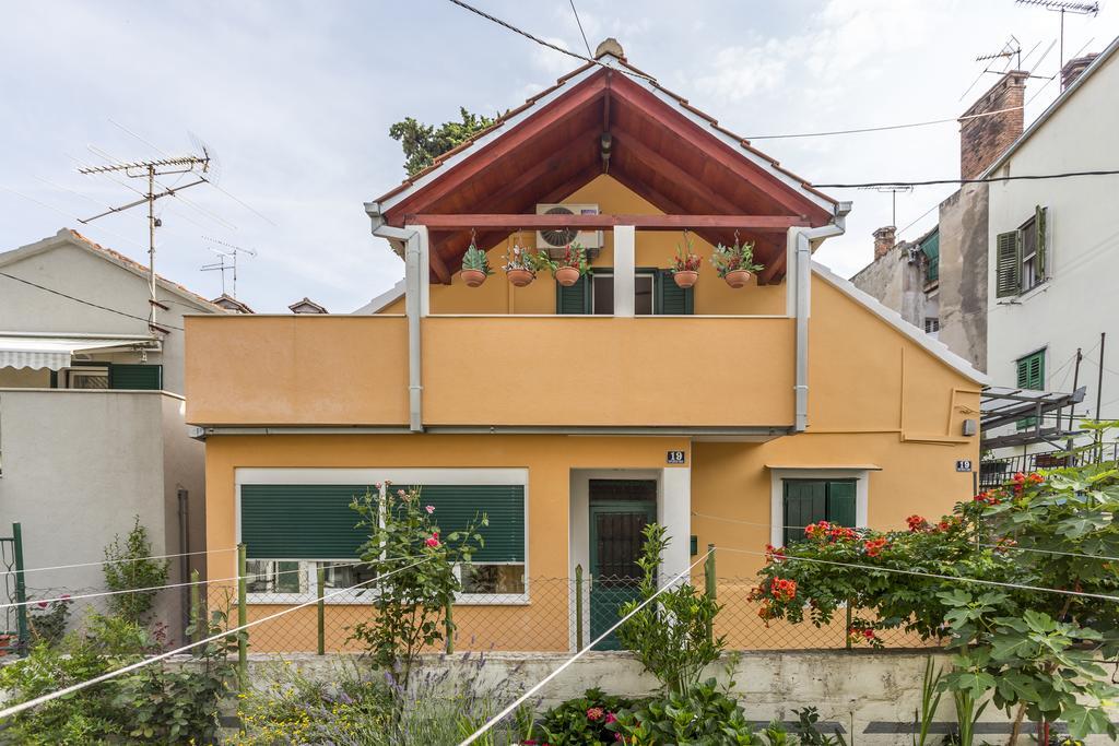 Apartments Sara Хвар Экстерьер фото